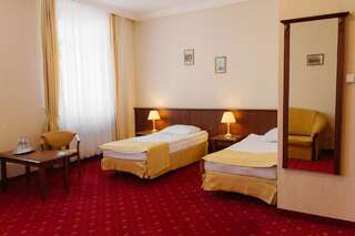 Отель Hotel Jakub Sobieski Олава Двухместный номер с 1 кроватью или 2 отдельными кроватями-1